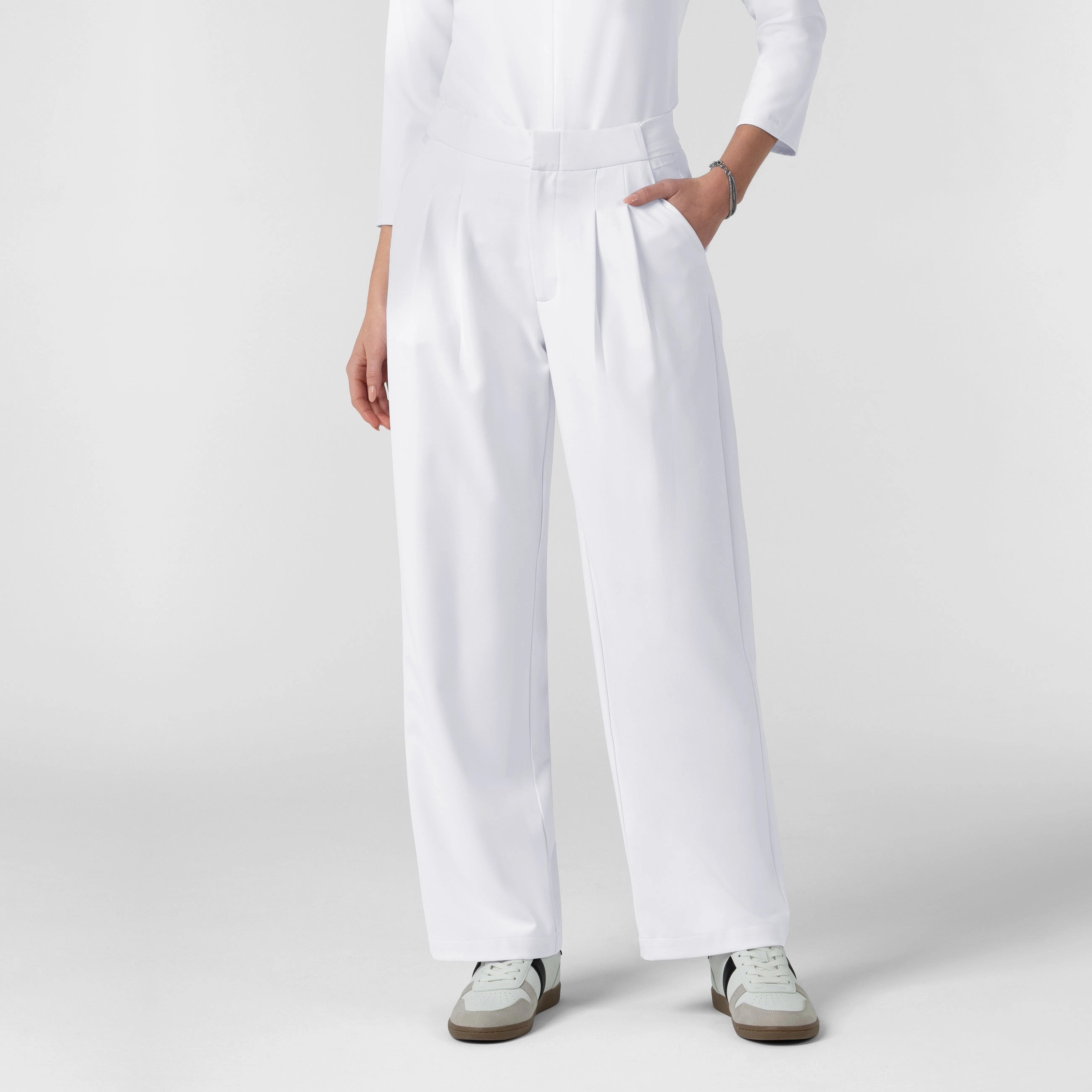Perfectly Relaxed Lightweight insulation BLK Edit Women's Wide Leg Scrub Trouser - White
