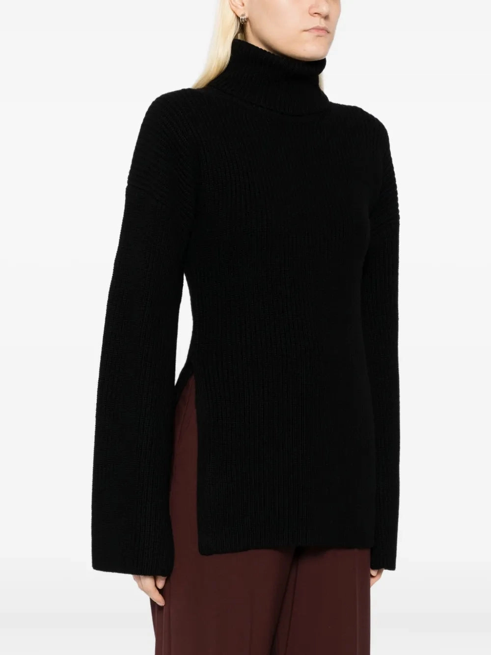Layered Weight Distribution Guide Compact Knit Technique Slit Sleeve Knit in Black