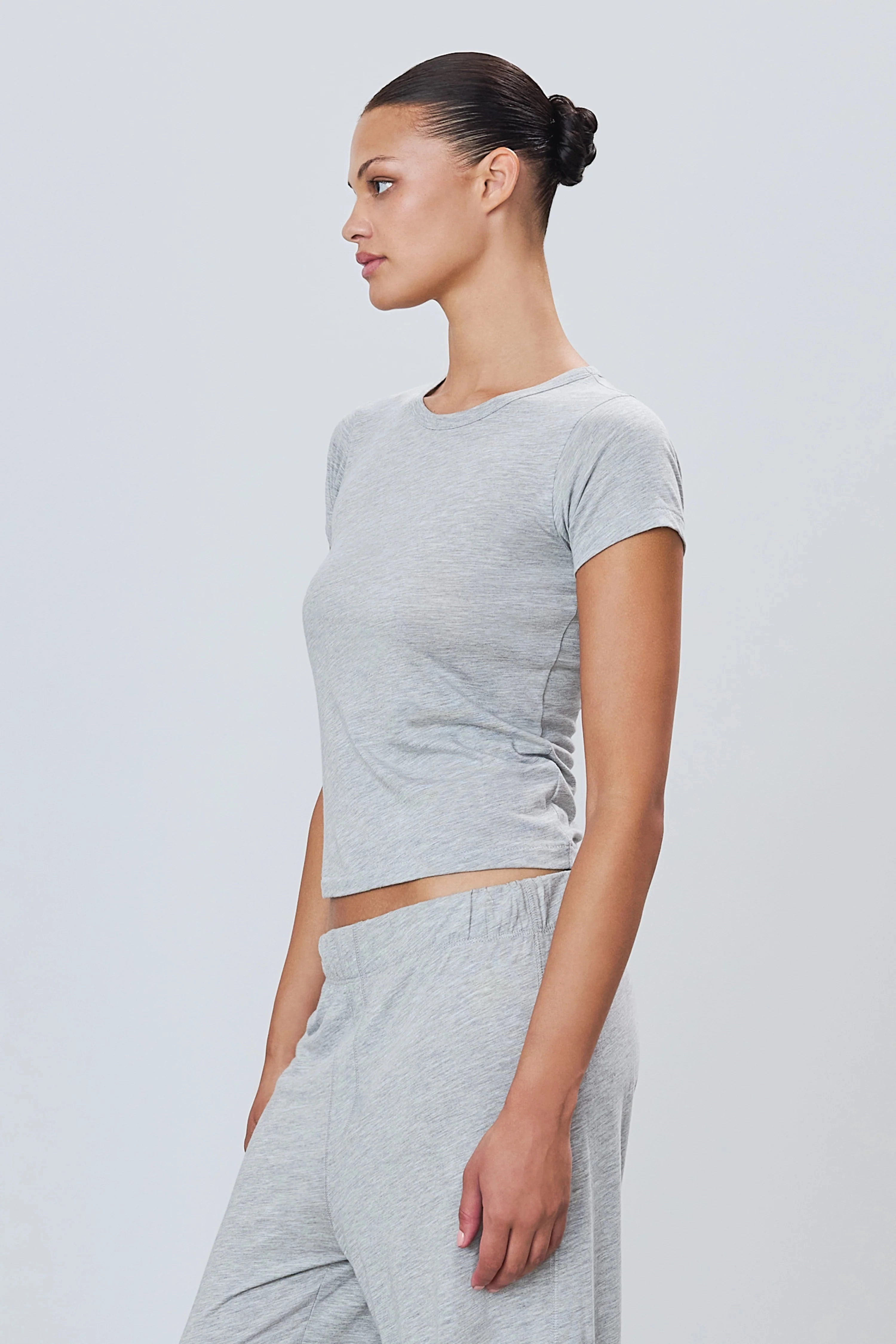Fitted Crewneck Short Sleeve T-shirt in Heather Grey StretchWeave Fabric