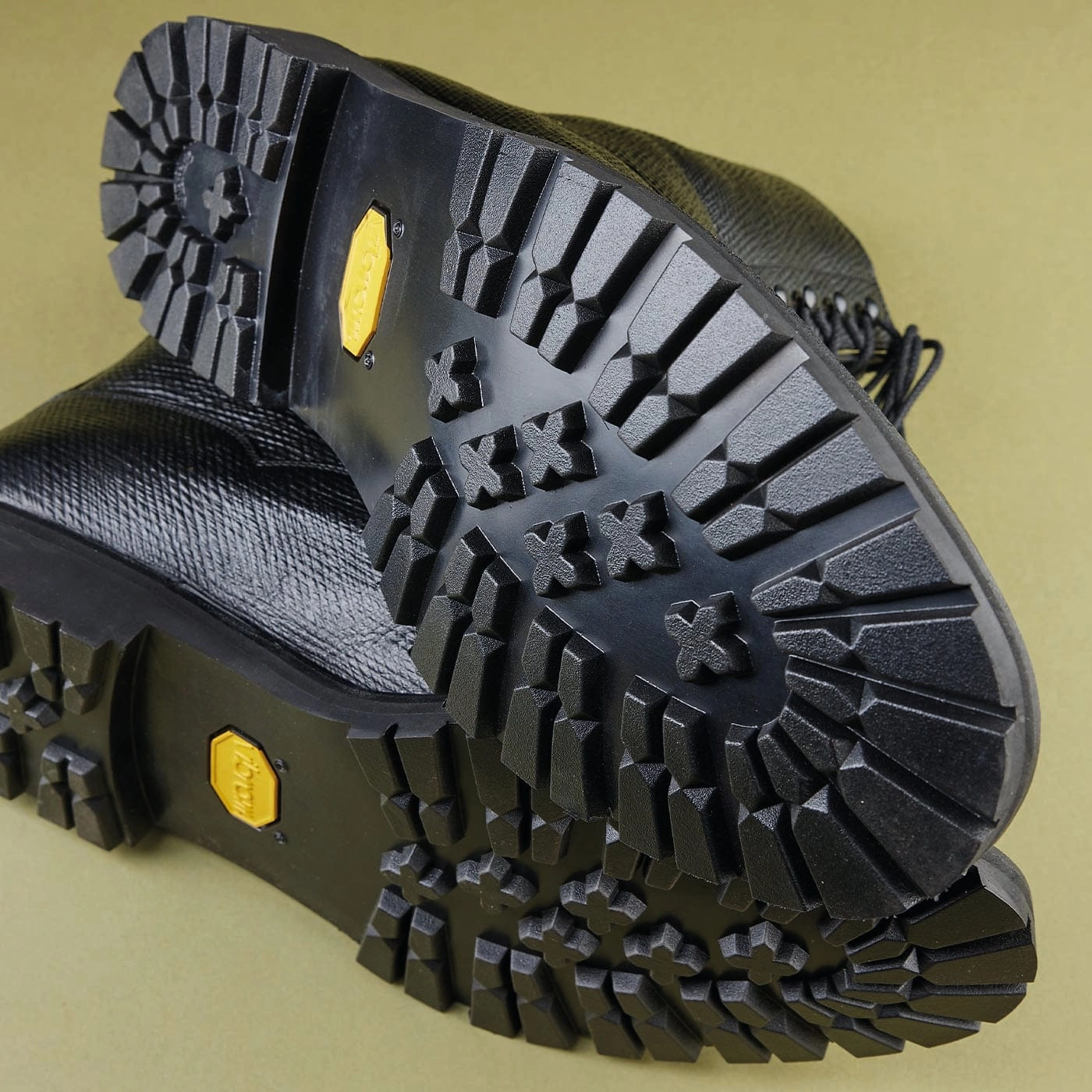 Grizedale Black Russian Grain Low Profile Comfort Seeker