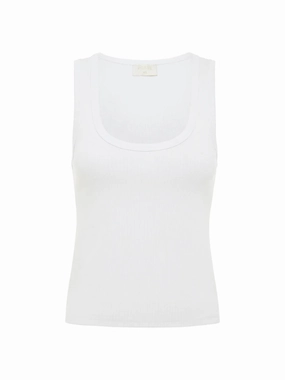 Lewis Singlet in White Simple Form Off Duty Look