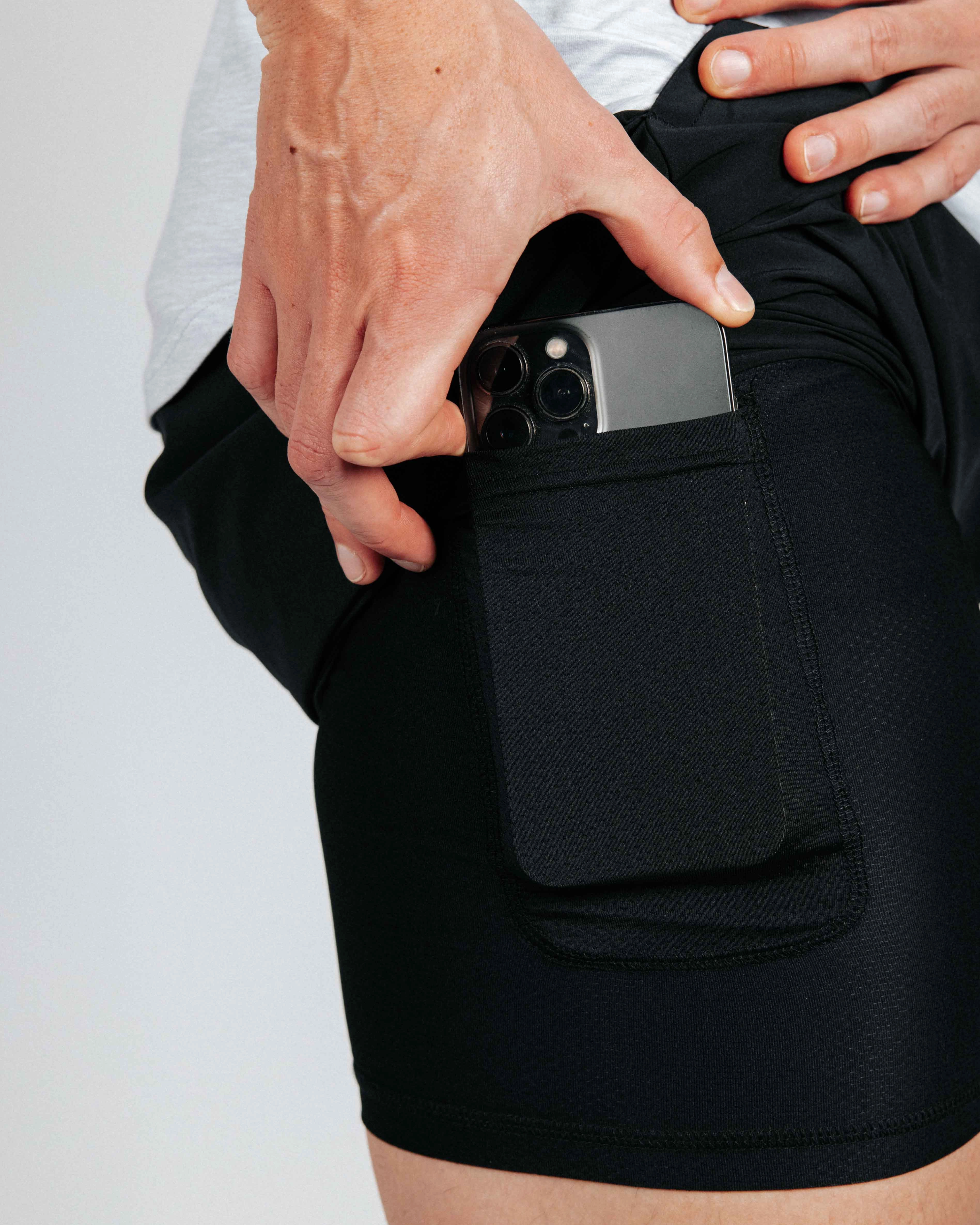 Stretch Fit Design Flatlock Seams Men's Black Active Shorts w/Liner