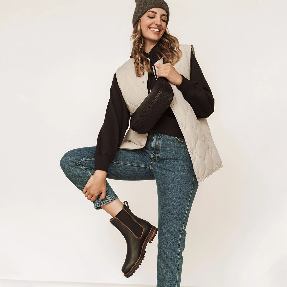 The Decade Chelsea Boot Black Water Resistant Nature Lover Roll Bar Stabilizer