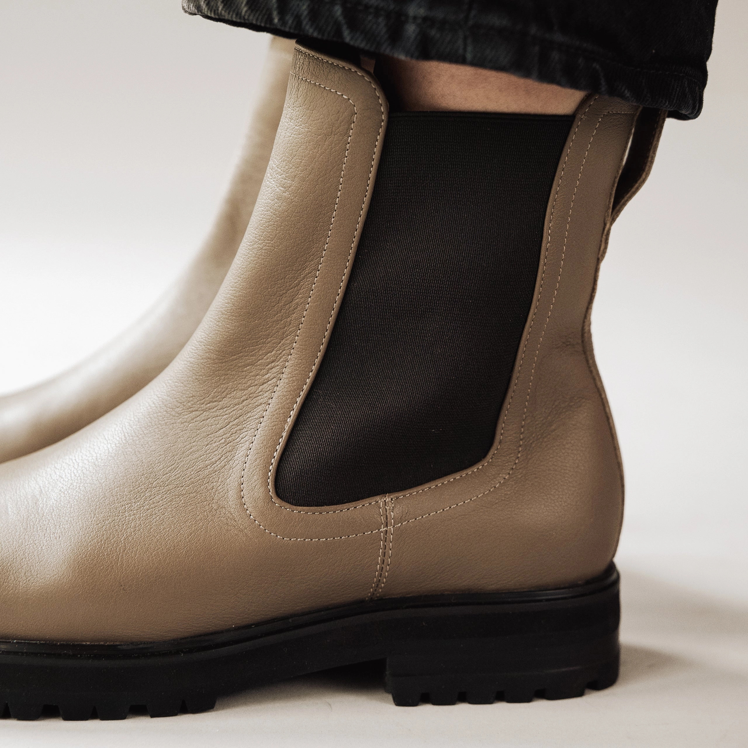 The Every Way Chelsea Boot Truffle Feather Light Outdoor Trek