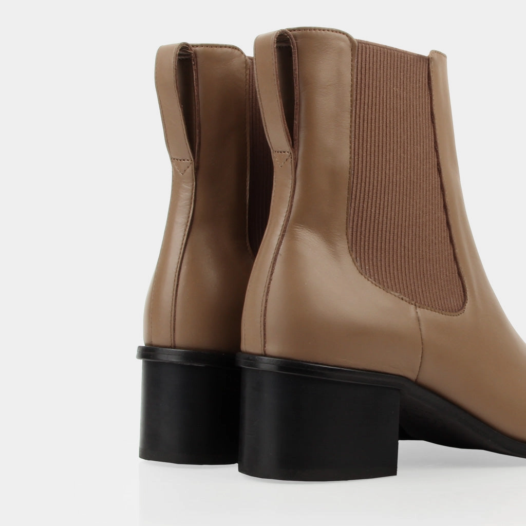 The Quinn Chelsea Boot Tundra Taupe Quick Drying All Day Worker