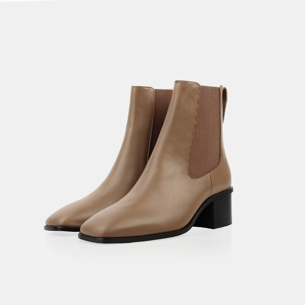 Comfort Padding The Quinn Chelsea Boot Tundra Taupe
