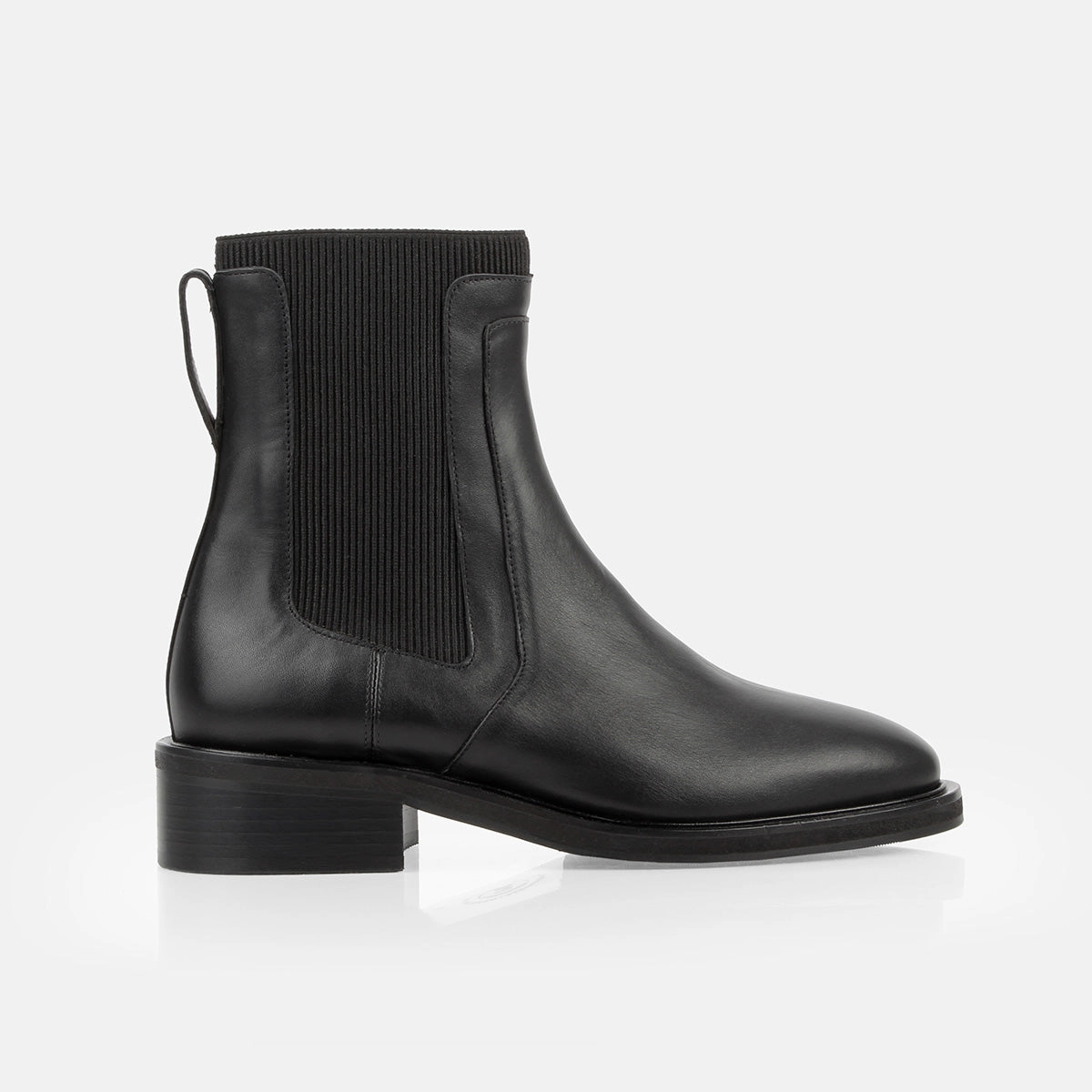 The Metro Chelsea Boot Black Seamless Comfort City Walking MoistureWicking