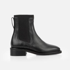 The Metro Chelsea Boot Black Seamless Comfort City Walking MoistureWicking