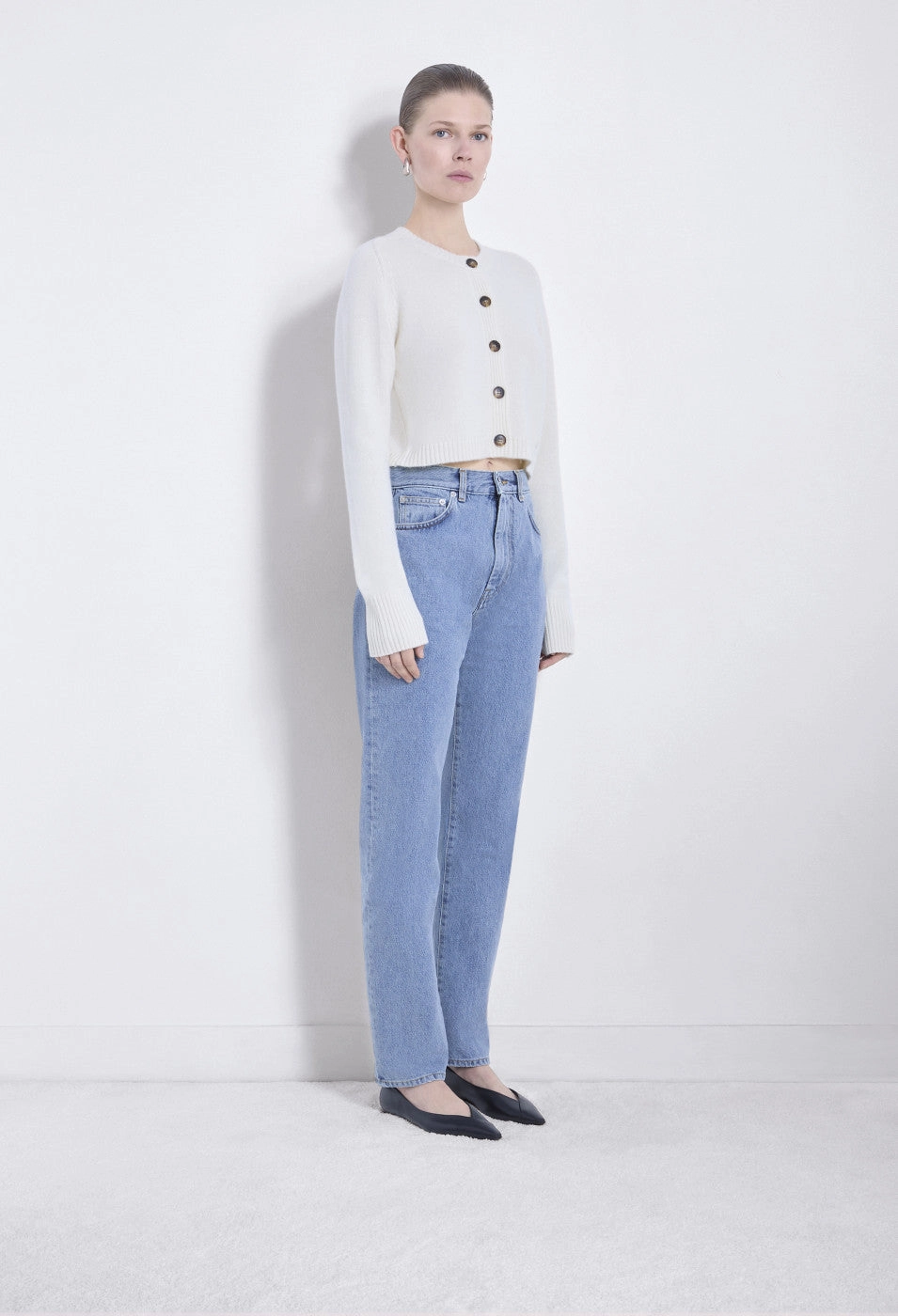 Zephir Cropped Cashmere Cardigan in Ivory Compression Fit Technology